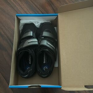 Shimano Dynalast RC3 black - 41-42. Box says 42, shoes say 41- may be 41.5?